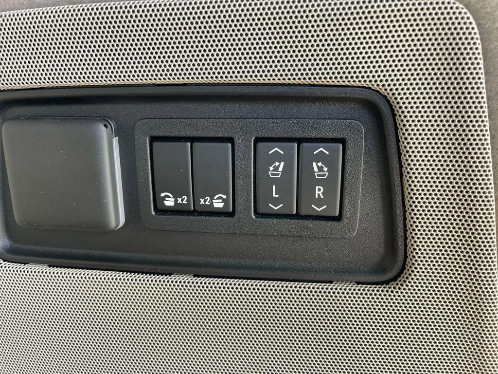 Used 2021 Cadillac Escalade ESV Premium Luxury Platinum image 33