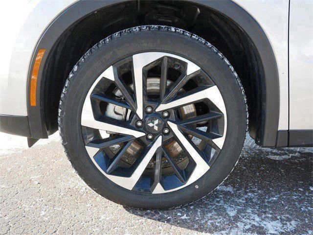 Used 2025 Mitsubishi Outlander SE image 9