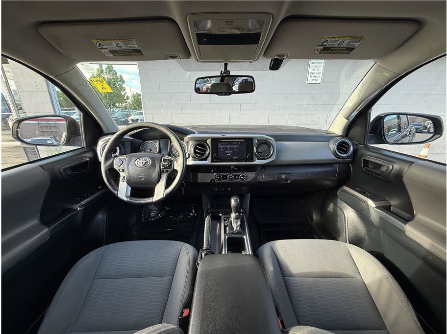Used 2017 Toyota Tacoma SR5 w/ Tow Package RWD image 18