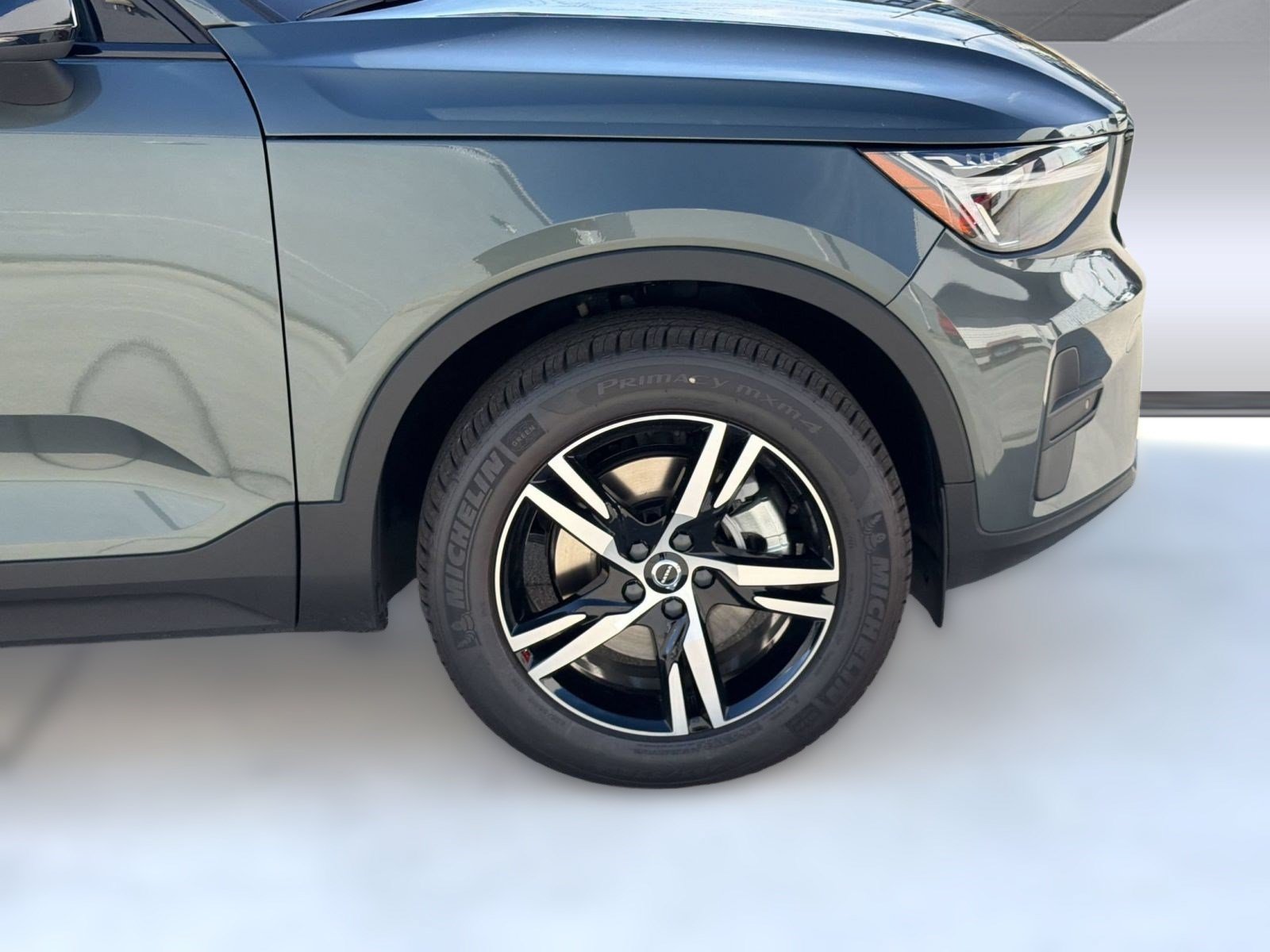 New 2026 Volvo XC40 B4 Core w/ Climate Package FWD image 13