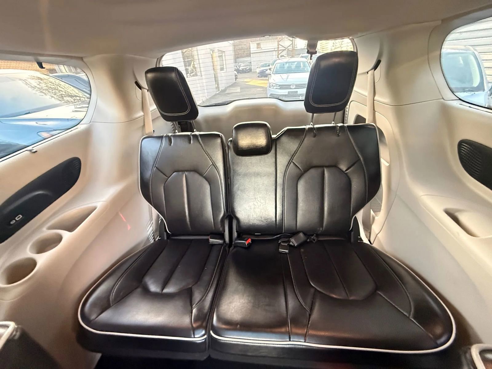 Used 2023 Chrysler Pacifica Limited image 33