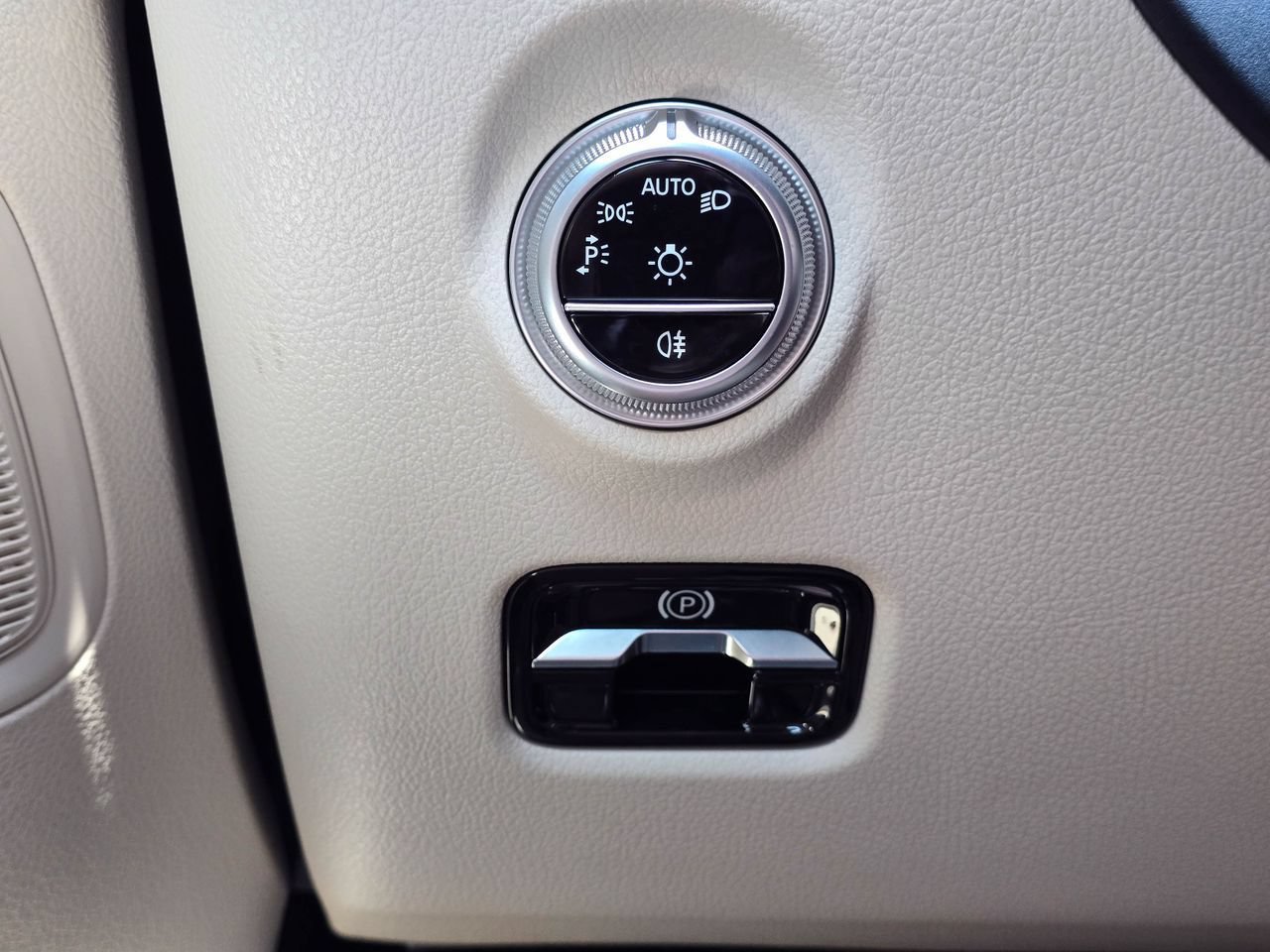 Used 2023 Mercedes-Benz C 300 4MATIC Sedan image 25