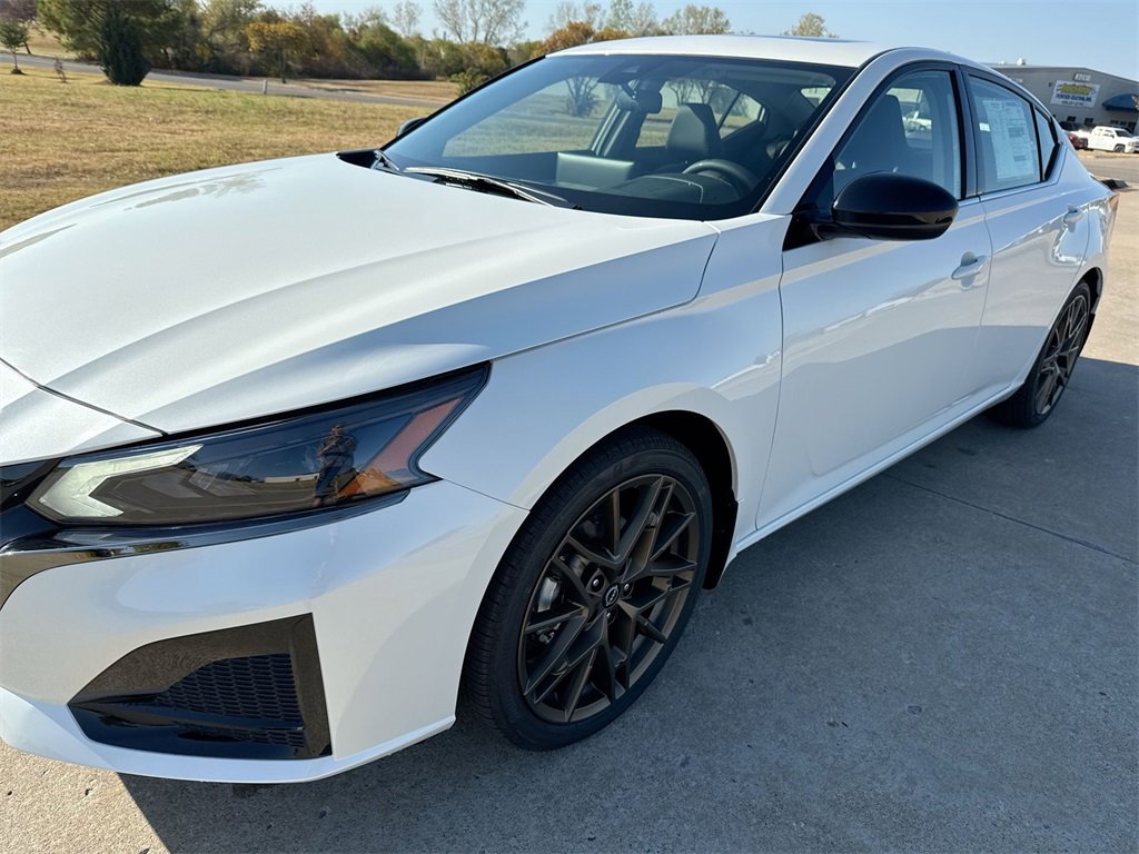 New 2025 Nissan Altima 2.5 SR w/ SR Premium Package image 12