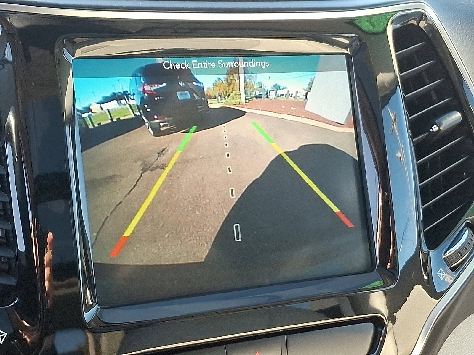 Used 2019 Jeep Cherokee Limited image 19