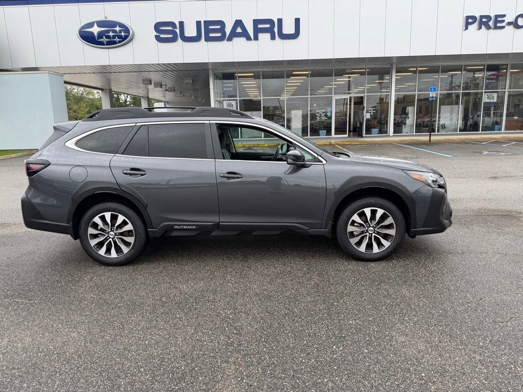 Used 2025 Subaru Outback Limited image 2