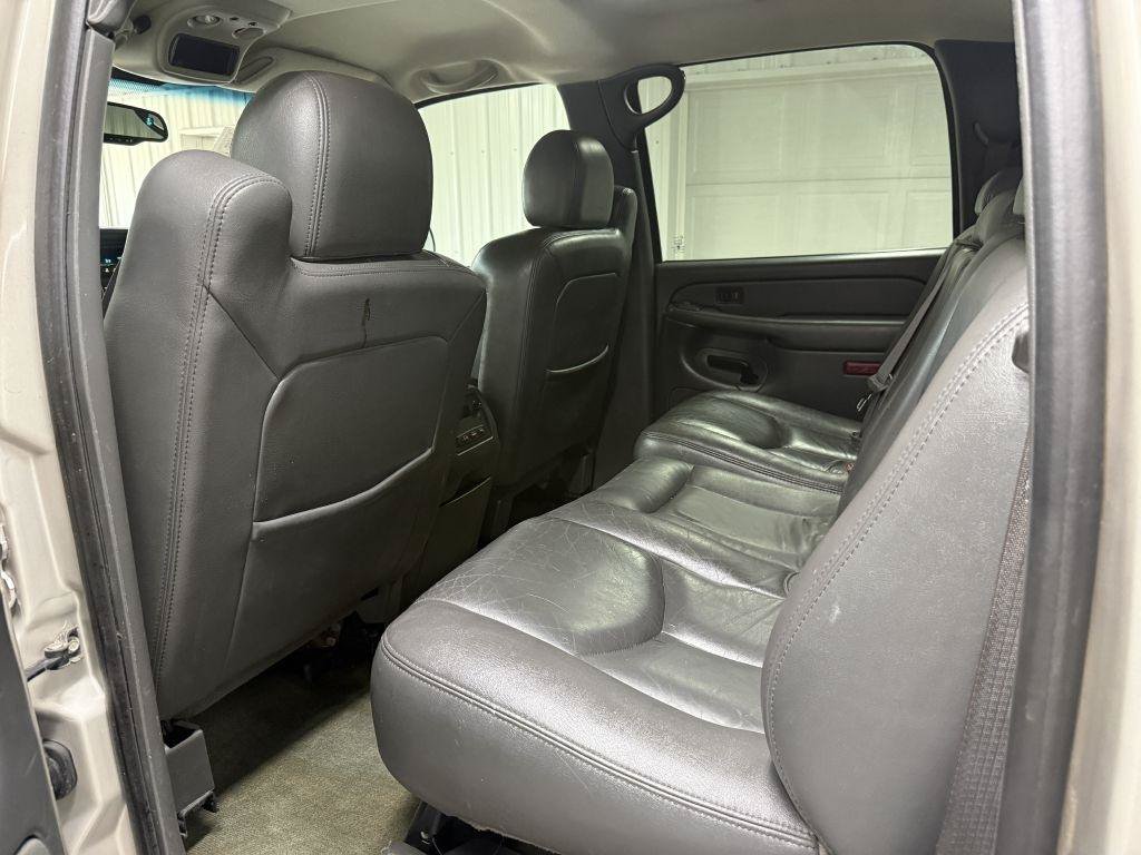 Used 2004 Chevrolet Silverado 2500 LT w/ Skid Plate Package AWD/4WD image 22
