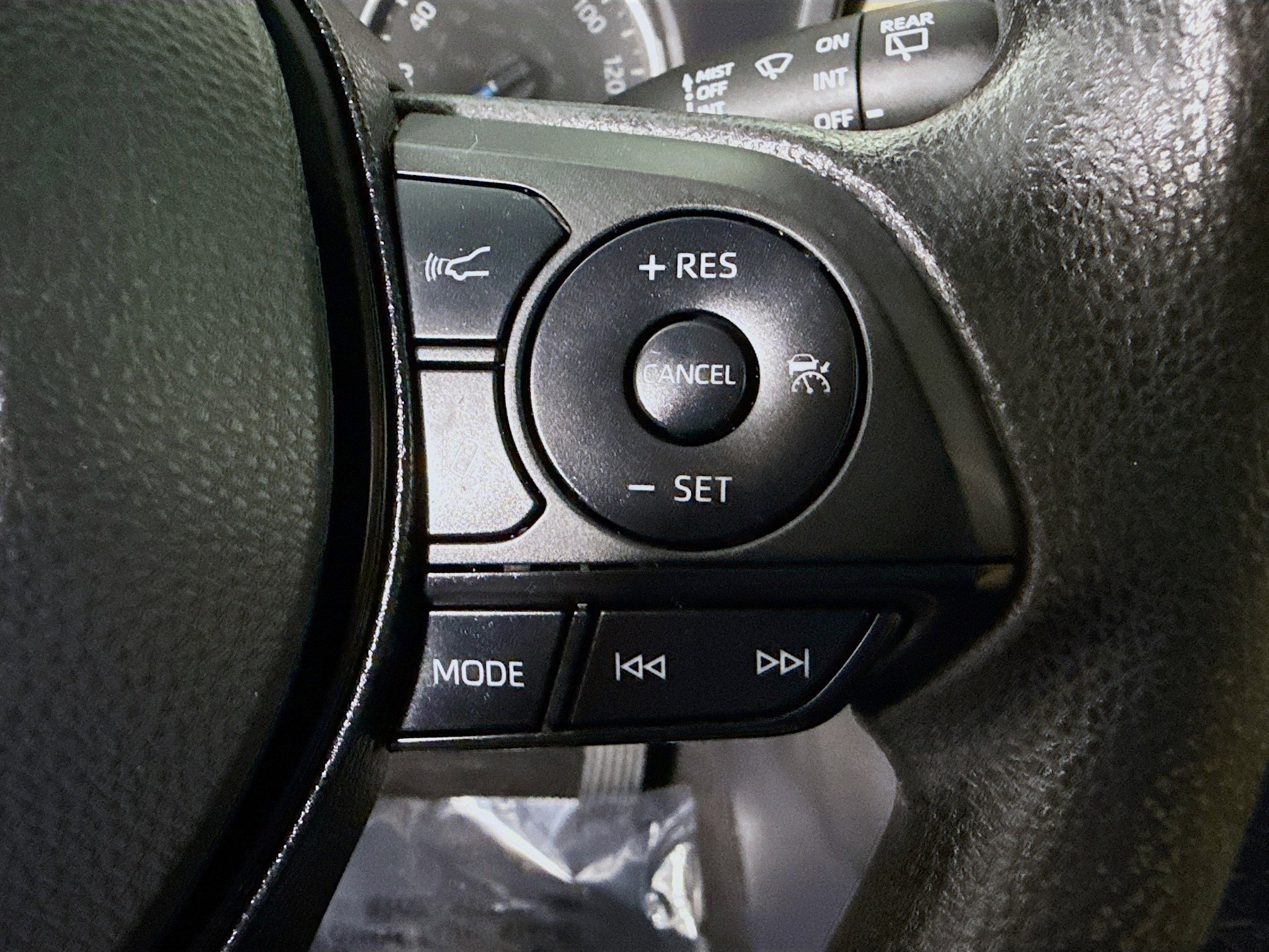 Used 2022 Toyota RAV4 LE image 21