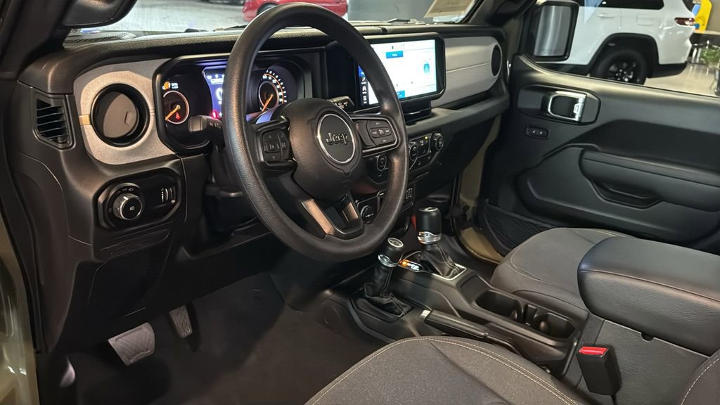 Used 2025 Jeep Wrangler Sport image 17