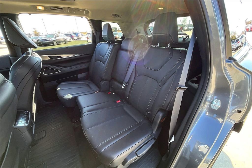 Certified 2025 INFINITI QX60 Luxe image 35