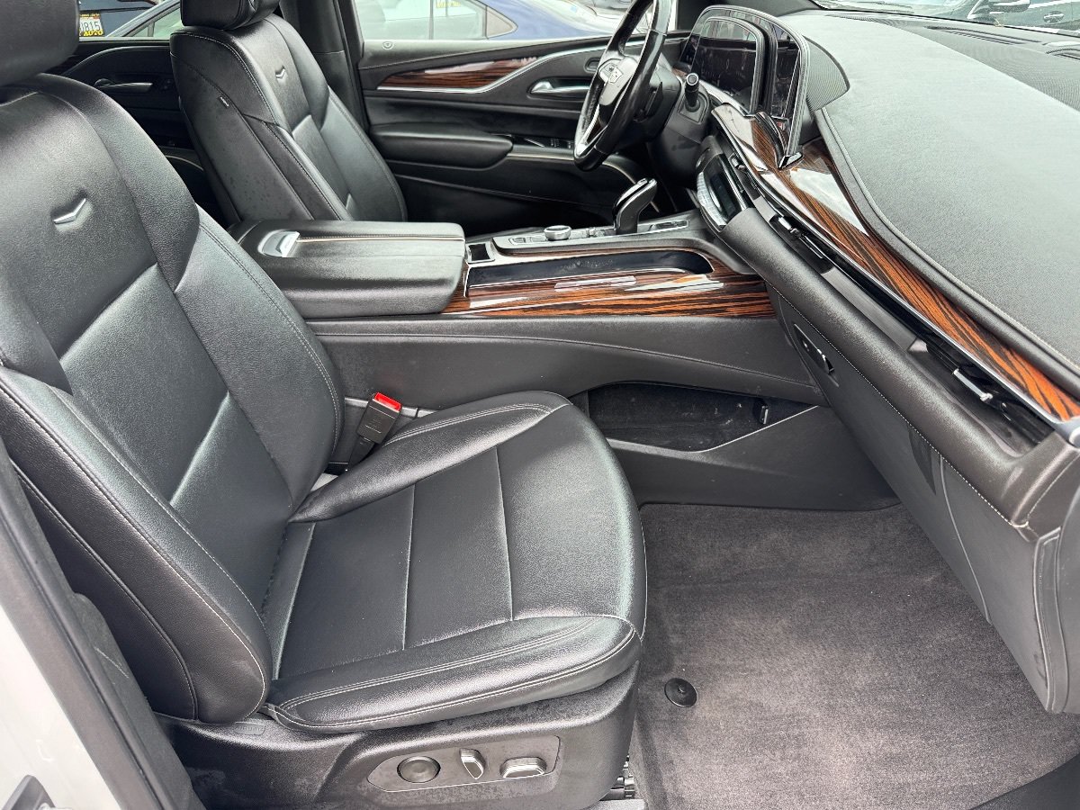 Used 2022 Cadillac Escalade Luxury AWD/4WD image 18