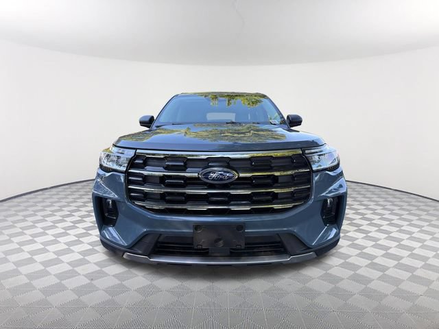 Used 2025 Ford Explorer Active w/ Active Comfort Package RWD image 2