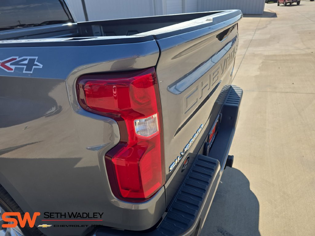 Used 2019 Chevrolet Silverado 1500 Custom w/ Custom Value Package AWD/4WD image 35