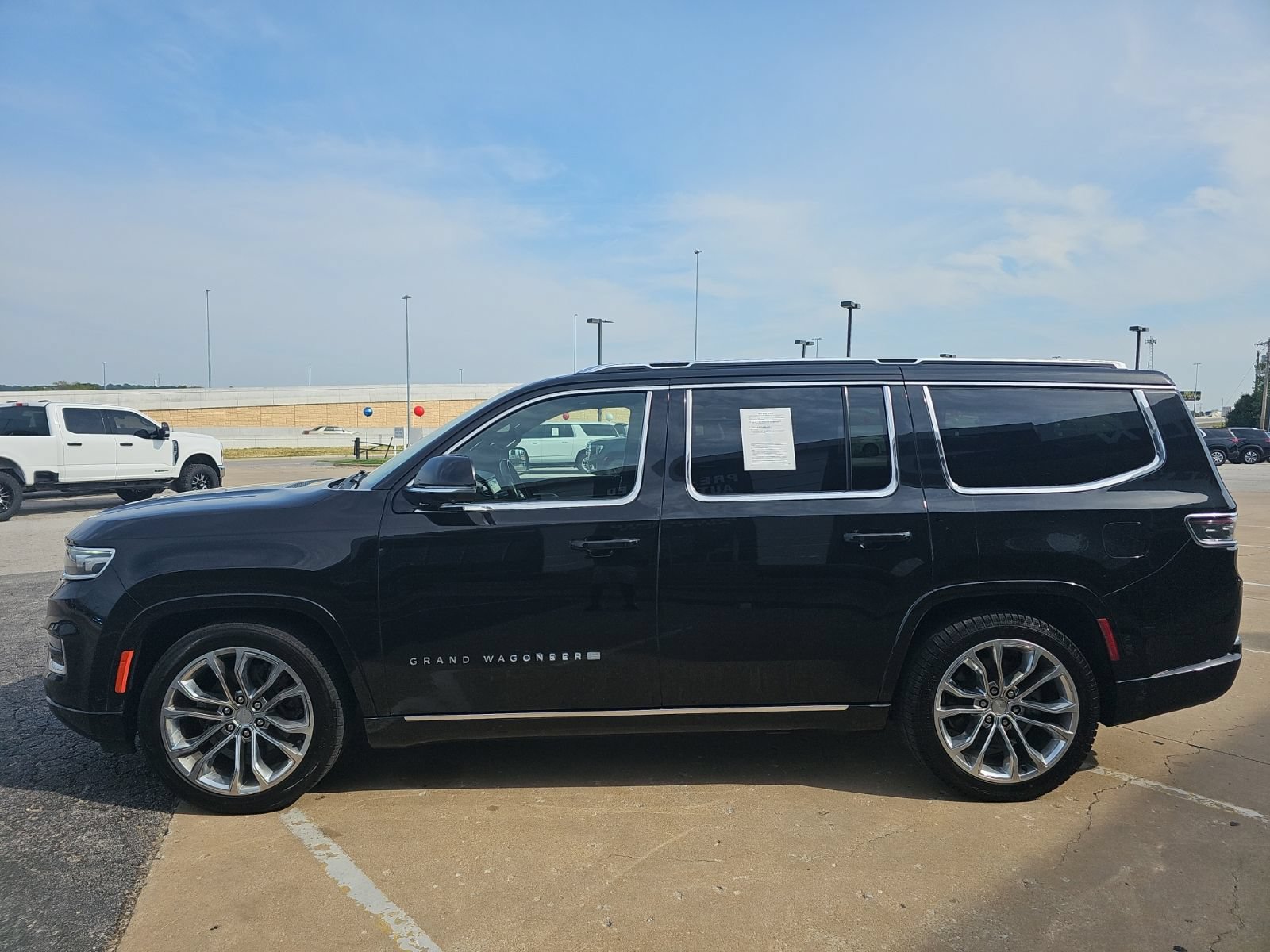 Used 2023 Jeep Grand Wagoneer Series II AWD/4WD image 6