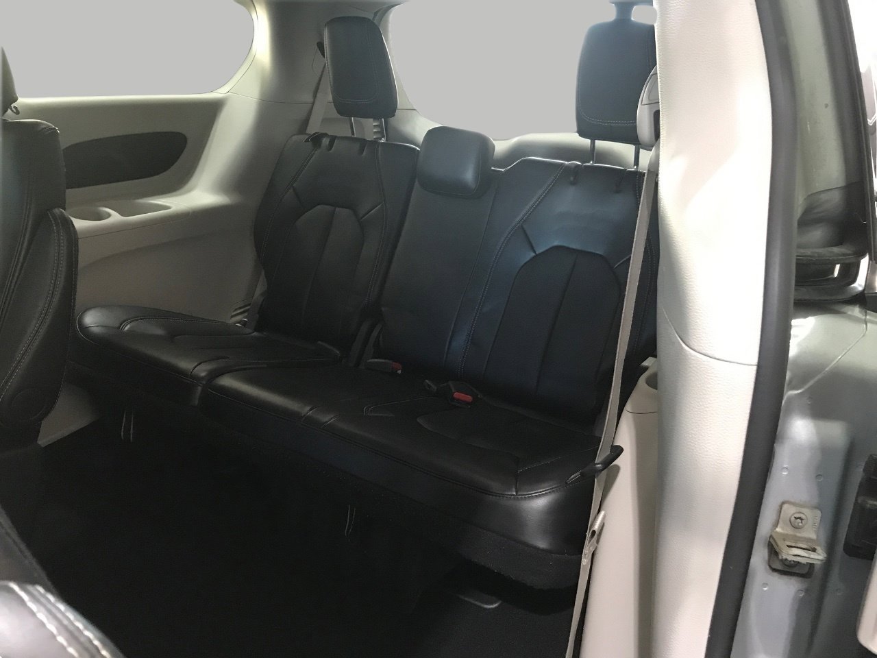 Used 2024 Chrysler Pacifica Touring-L image 26