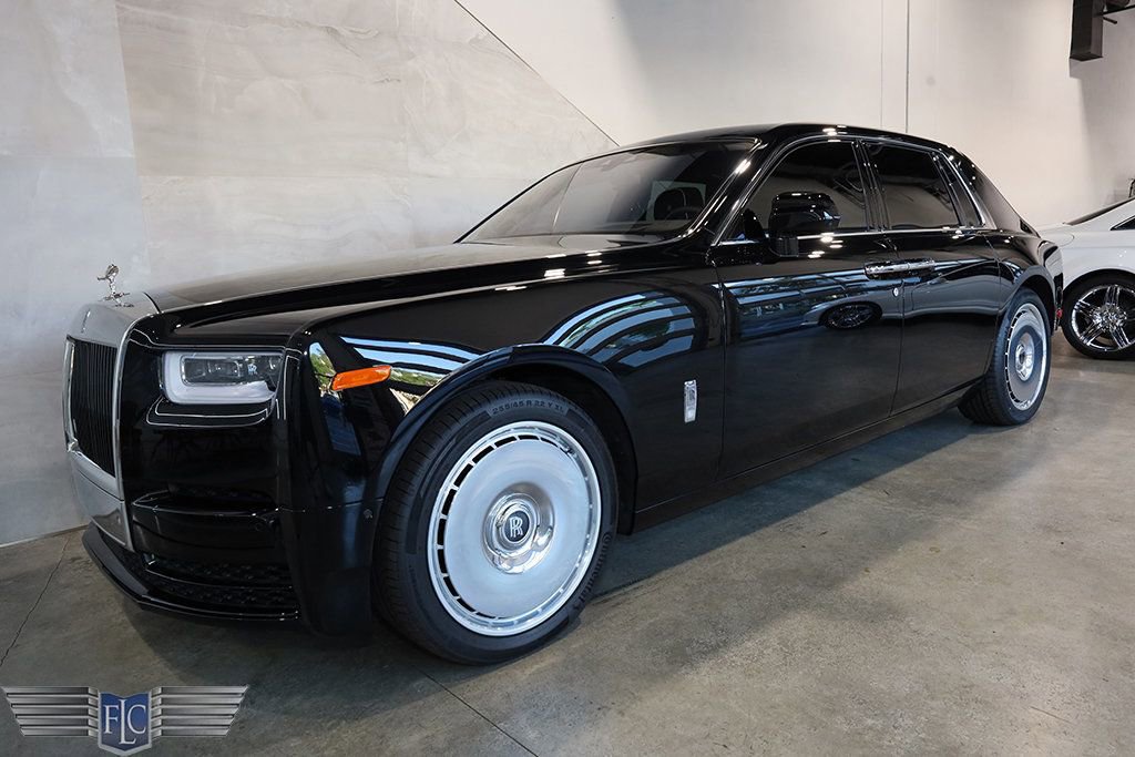 Used 2022 Rolls-Royce Phantom Sedan image 11