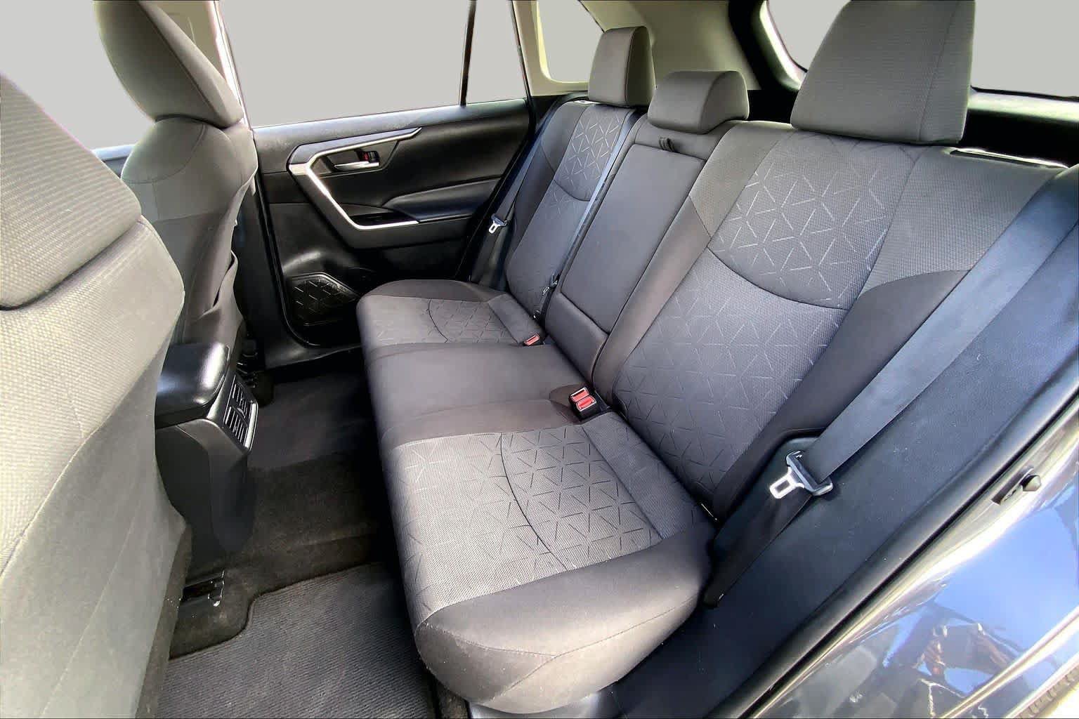 Used 2021 Toyota RAV4 XLE FWD image 20