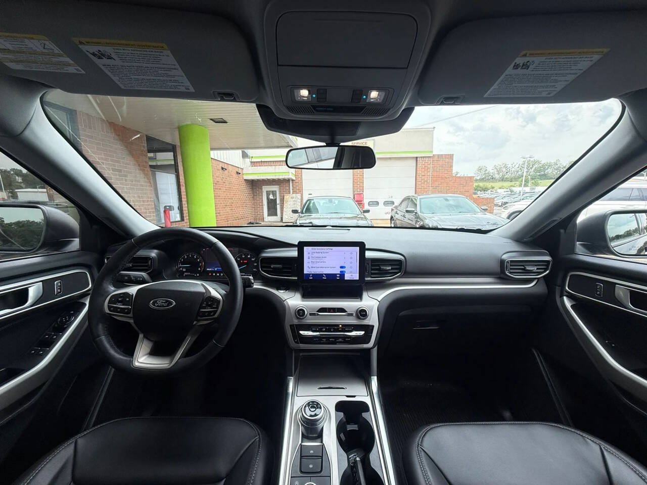 Used 2023 Ford Explorer XLT w/ Equipment Group 202A AWD/4WD image 32