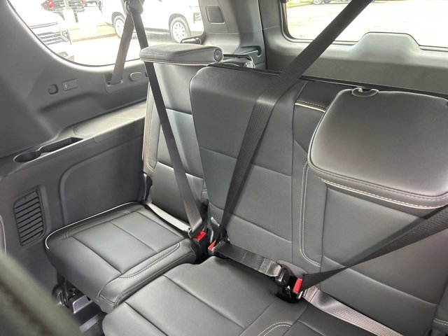 New 2025 Chevrolet Suburban Premier image 30