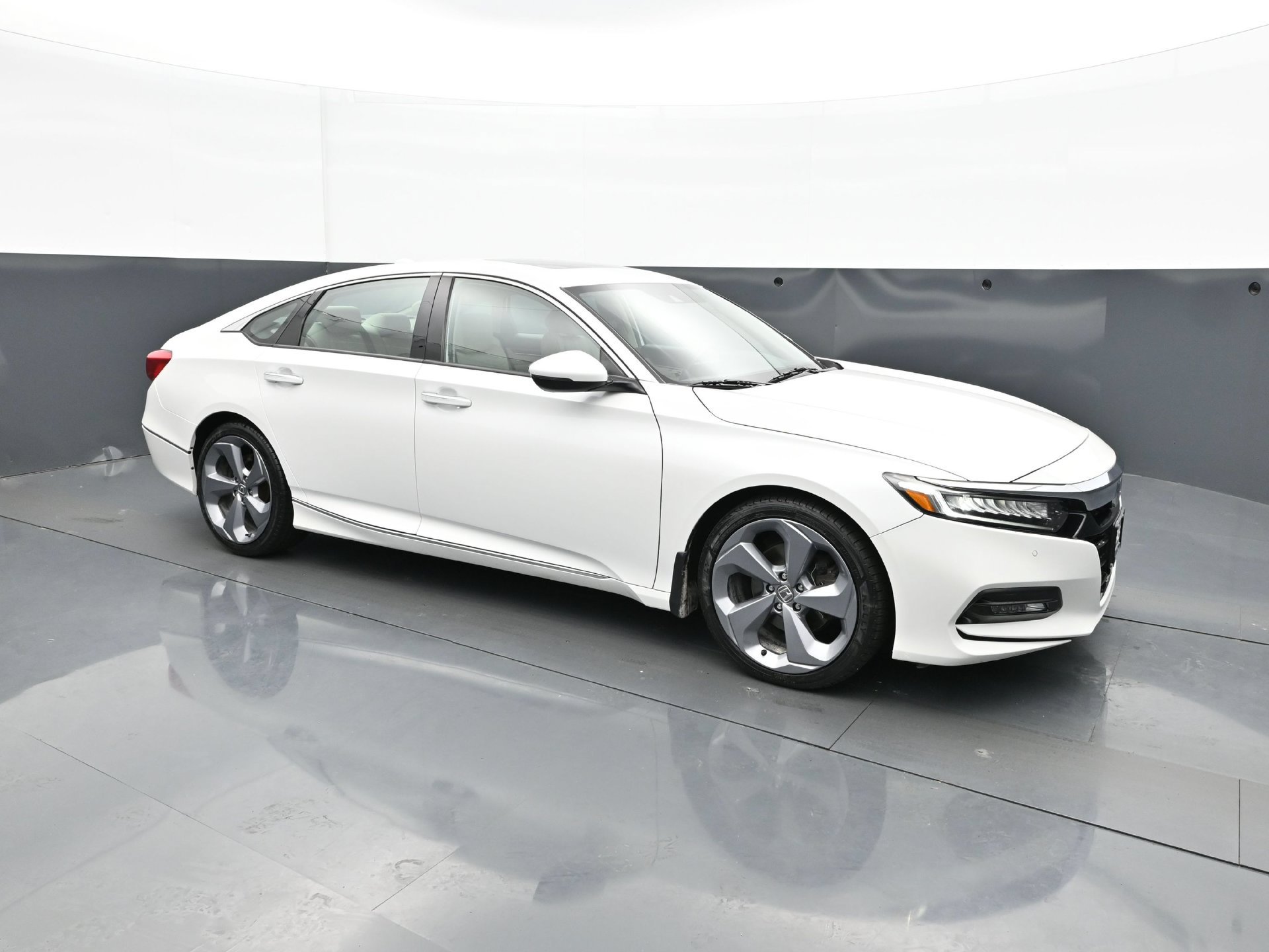 Used 2019 Honda Accord Touring image 9
