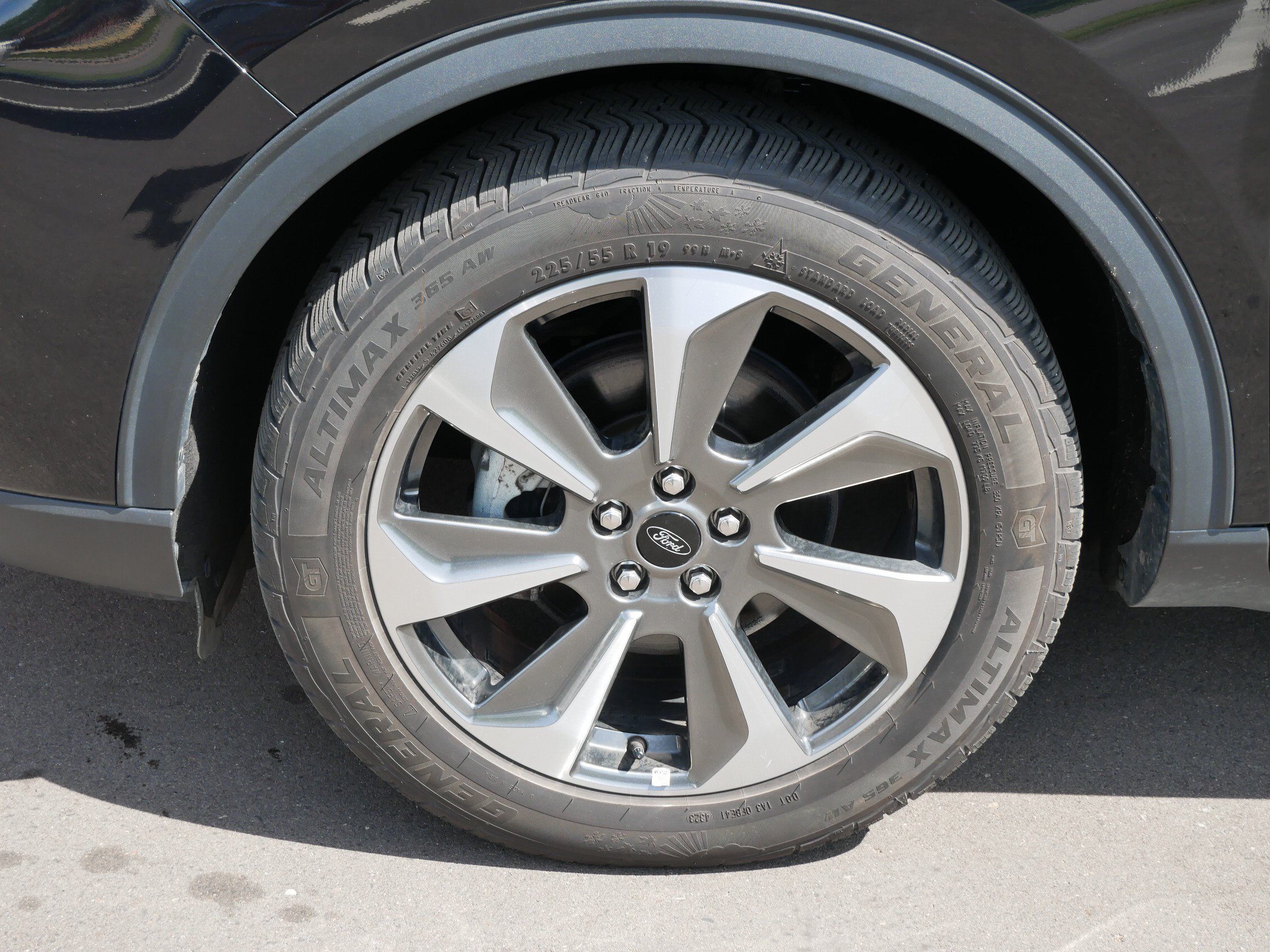 Used 2023 Ford Escape Platinum AWD/4WD image 4