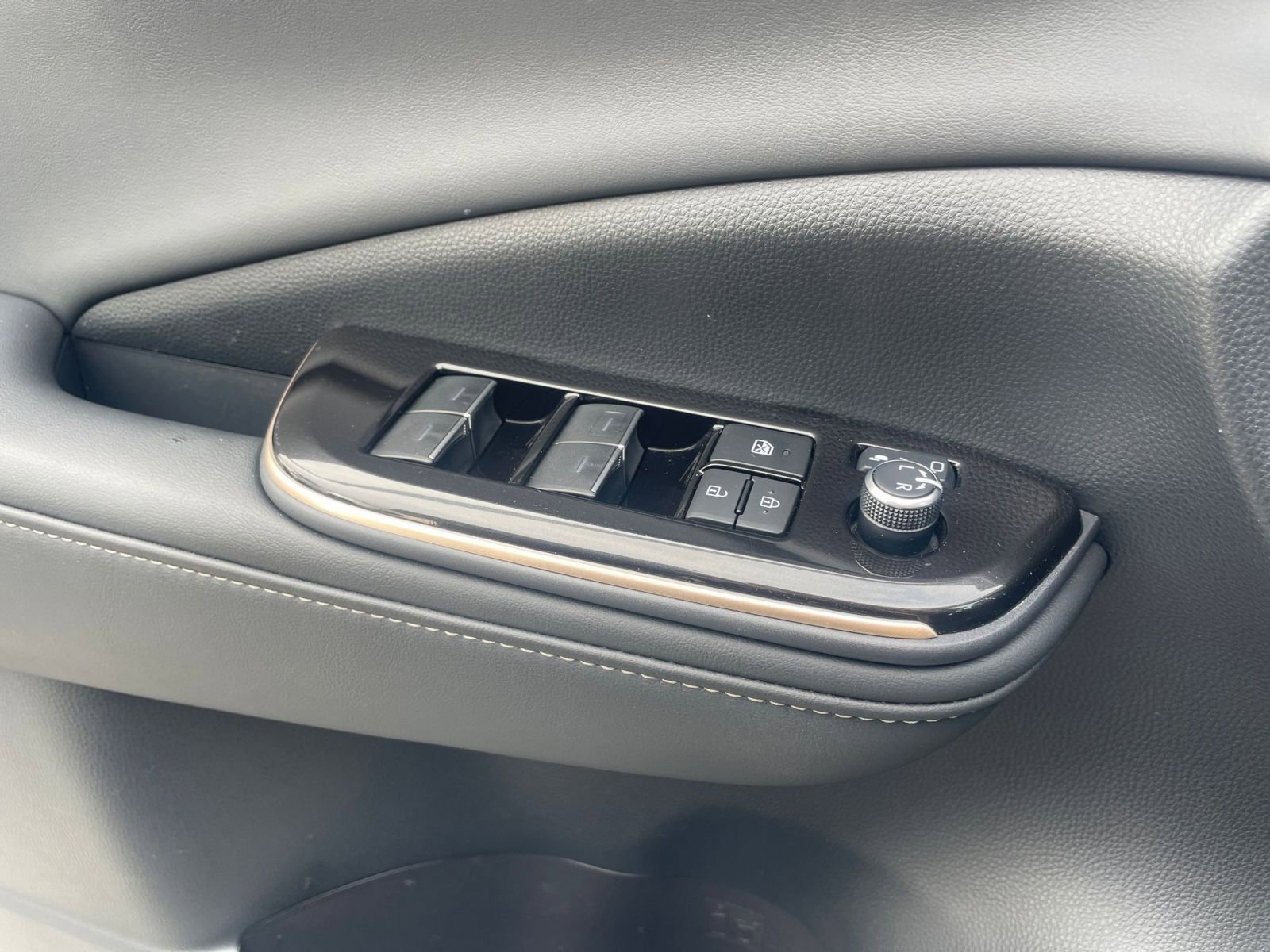 Used 2025 Toyota Crown XLE image 18