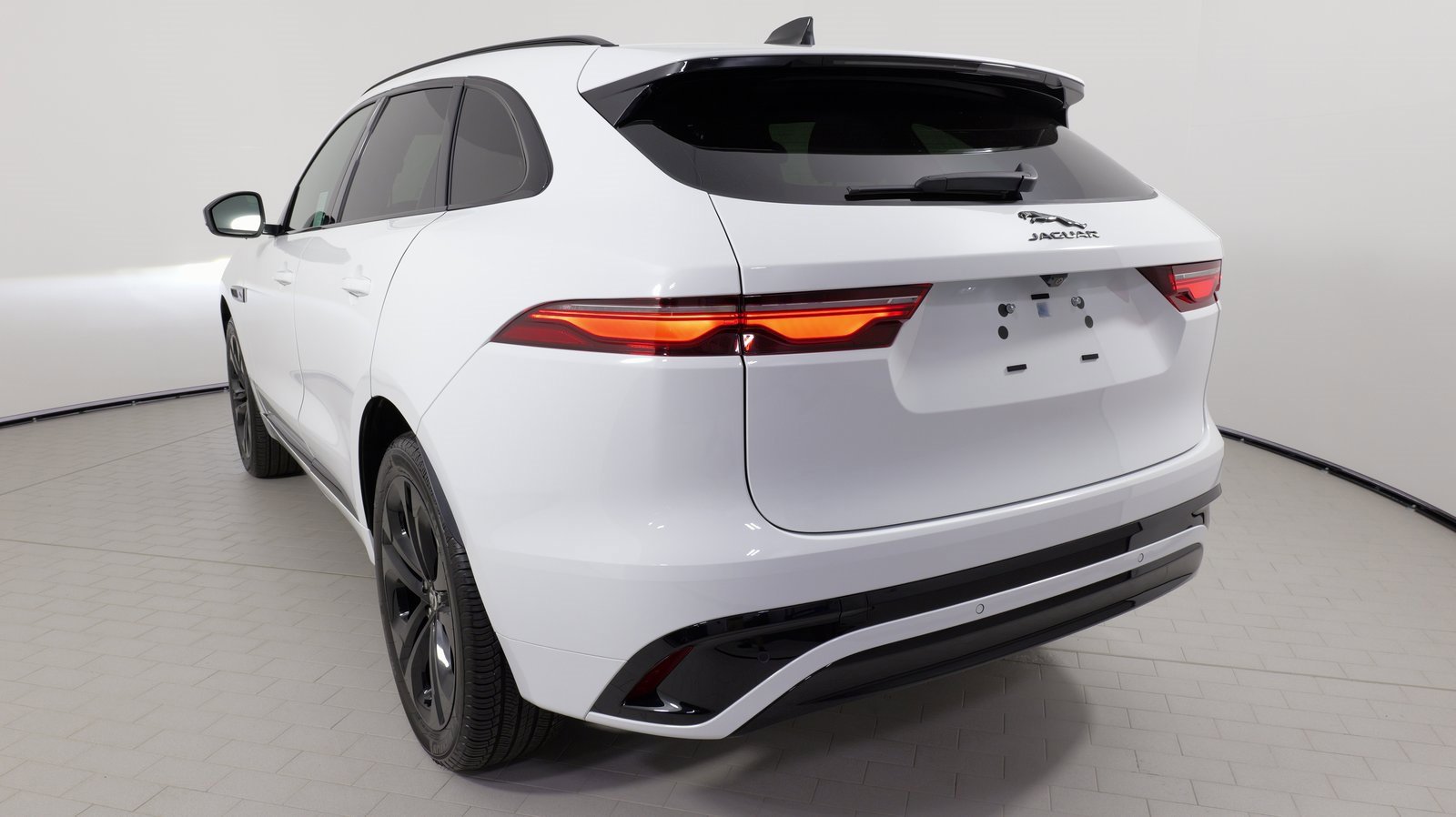 Used 2025 Jaguar F-PACE R-Dynamic S image 27
