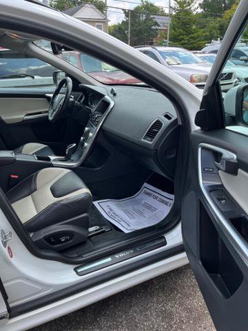 Used 2017 Volvo XC60 T5 FWD image 15