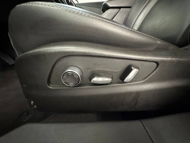 Used 2025 Cadillac XT4 Premium Luxury FWD image 16