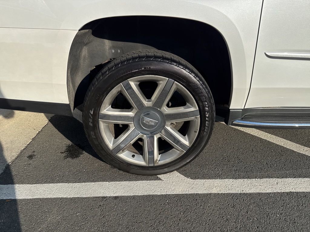 Used 2017 Cadillac Escalade ESV Luxury image 9