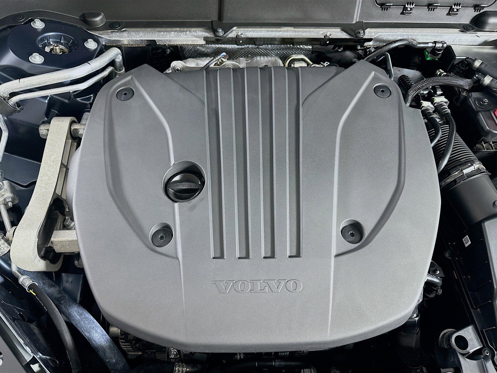 Used 2025 Volvo XC60 B5 Plus image 34