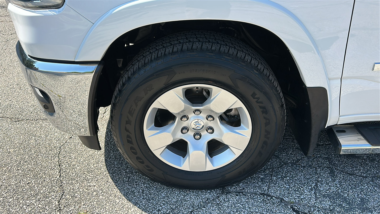 Used 2025 RAM 1500 Big Horn AWD/4WD image 9