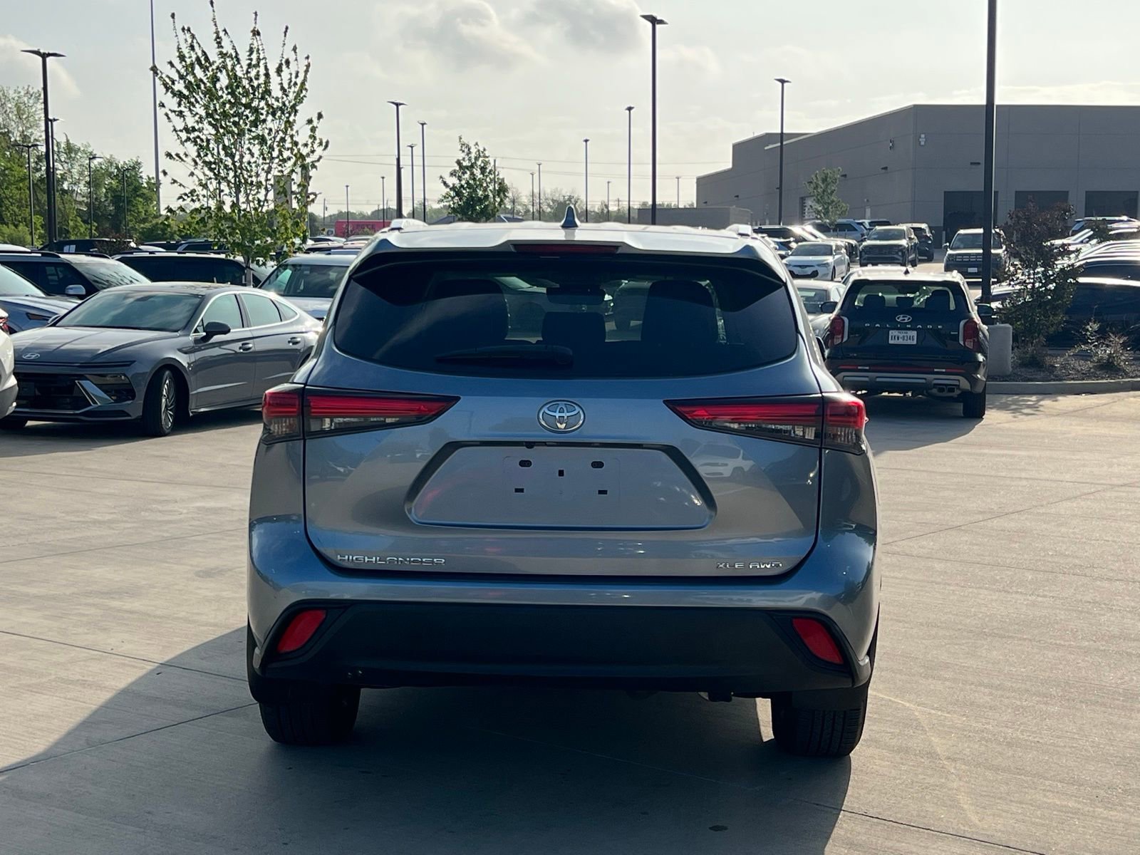 Used 2021 Toyota Highlander XLE image 11