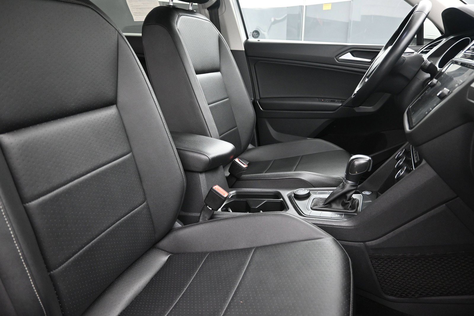 Used 2019 Volkswagen Tiguan SE w/ Panoramic Sunroof Package AWD/4WD image 27