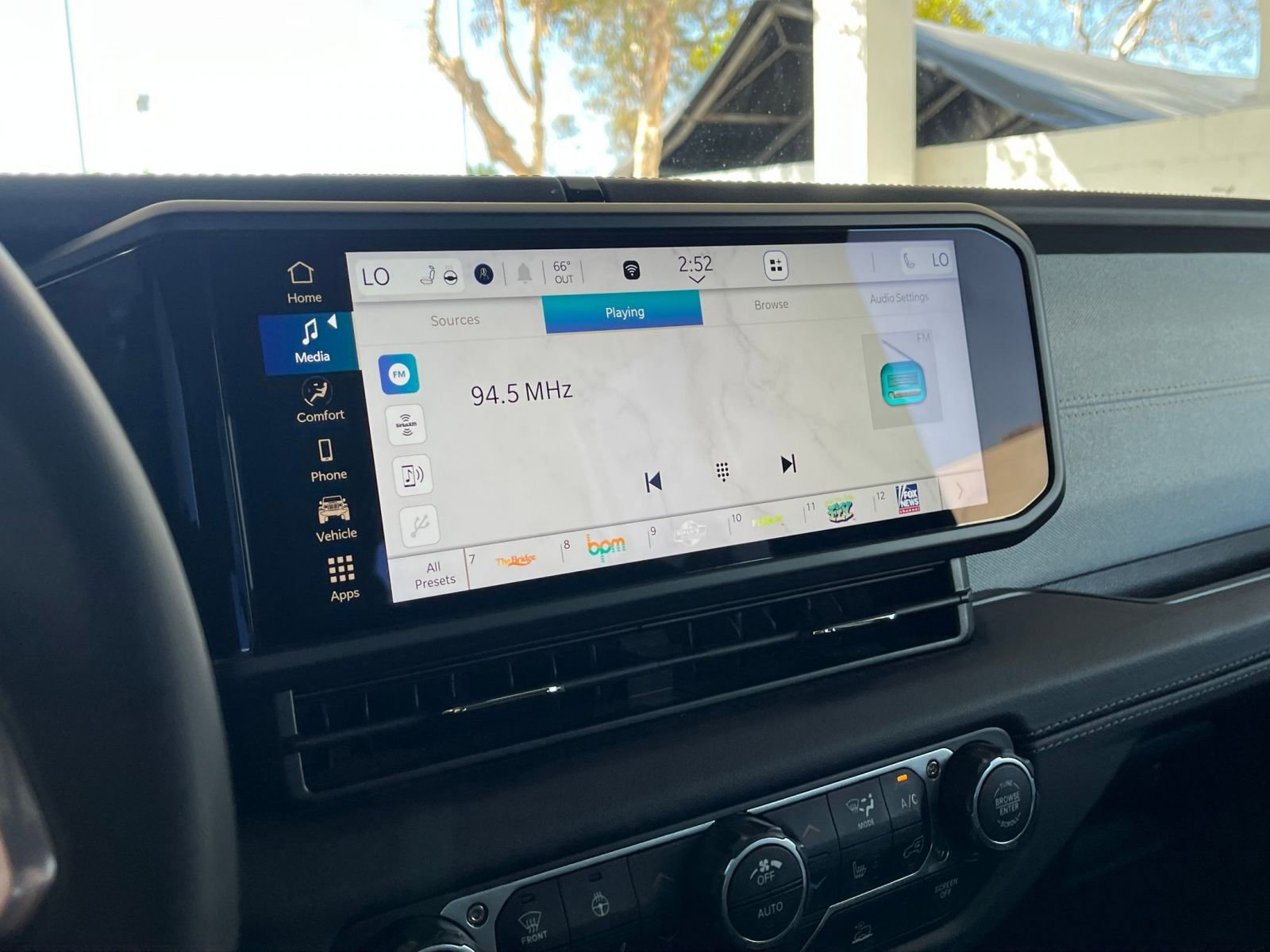 Used 2025 Jeep Wrangler Sahara image 21