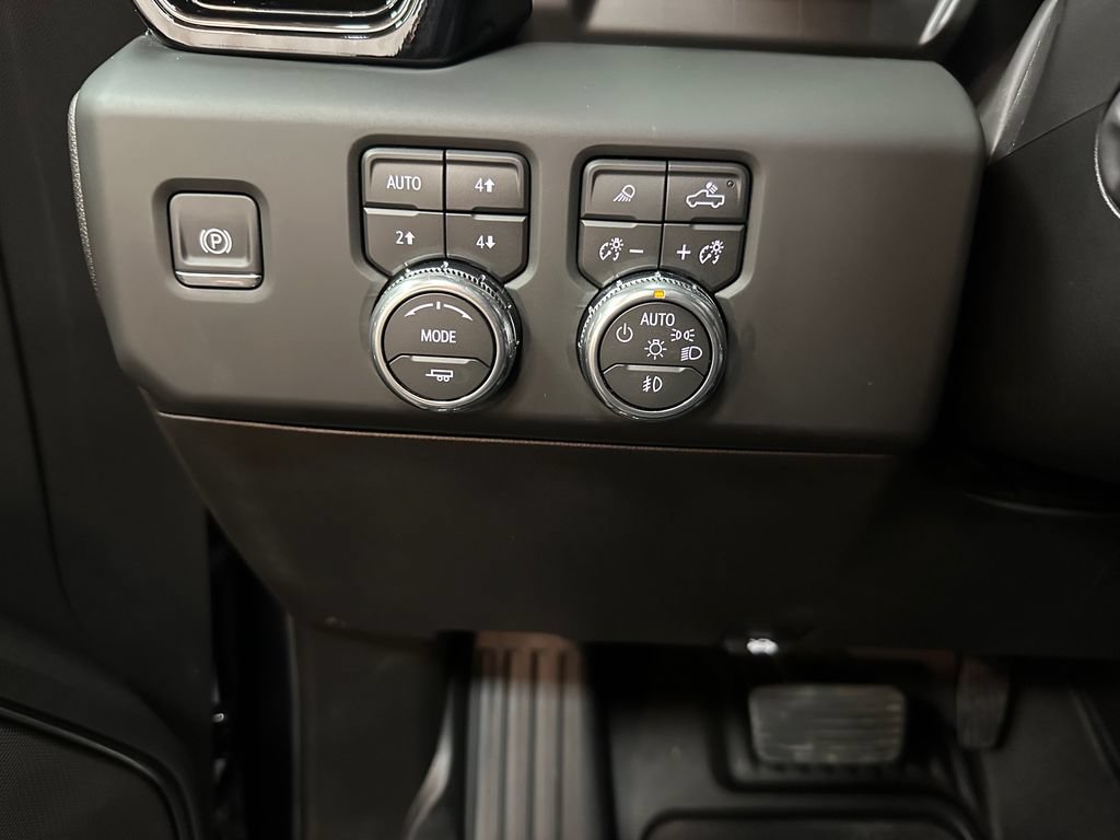 Used 2026 GMC Sierra 1500 AT4 w/ Technology Package AWD/4WD image 34