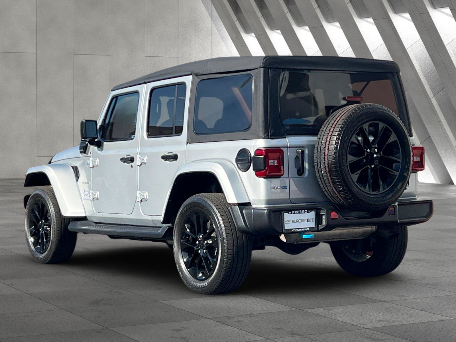 Used 2023 Jeep Wrangler Unlimited Sahara AWD/4WD image 6