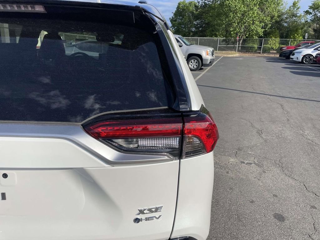 Used 2025 Toyota RAV4 XSE AWD/4WD image 16