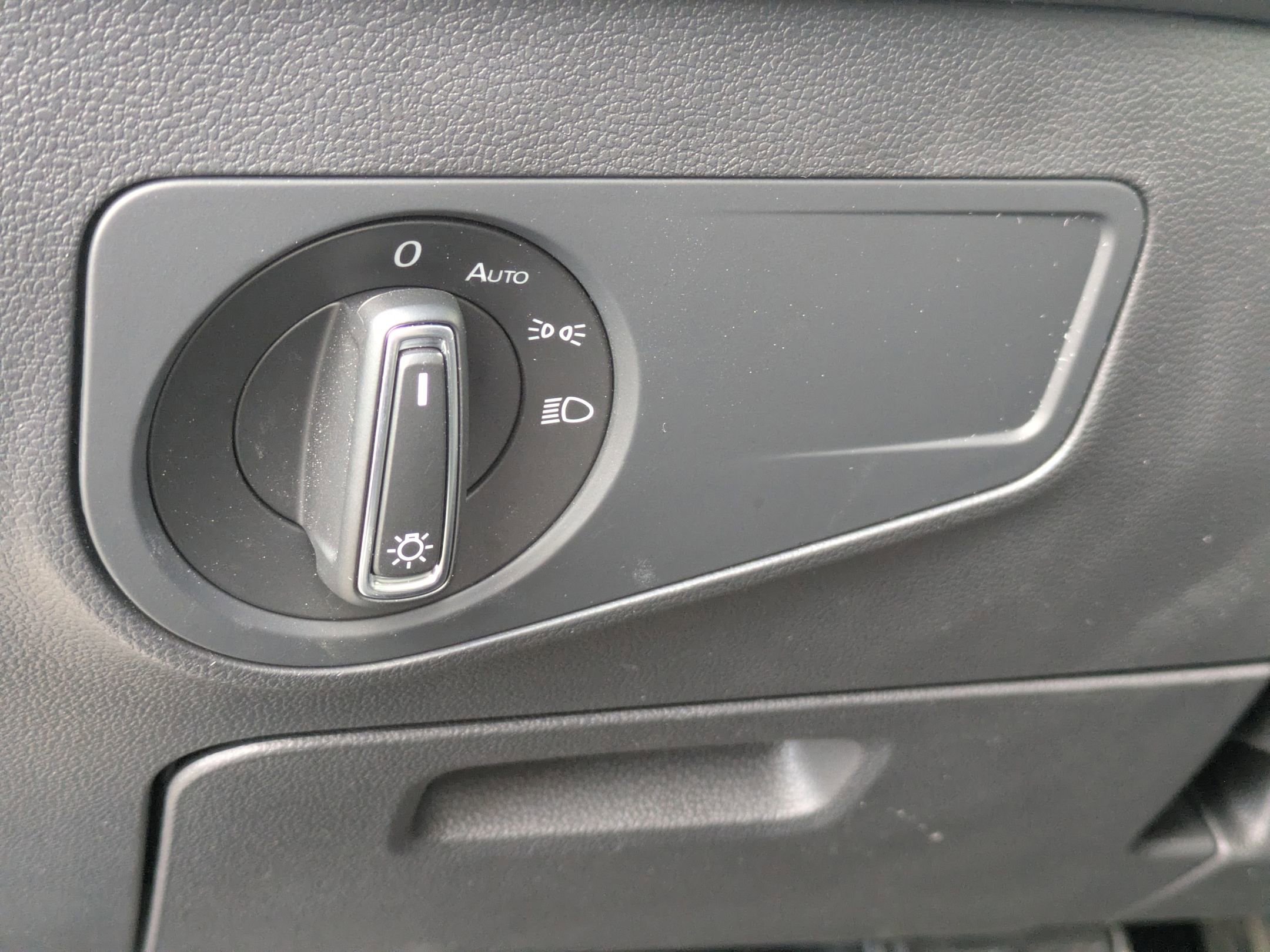 Used 2024 Volkswagen Tiguan SE R-Line image 15