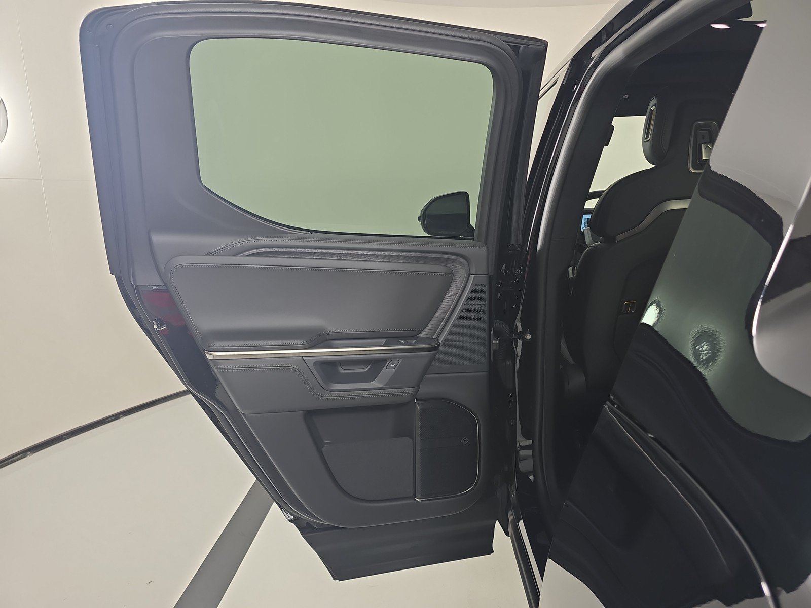 Used 2025 Rivian R1T Adventure AWD/4WD image 17