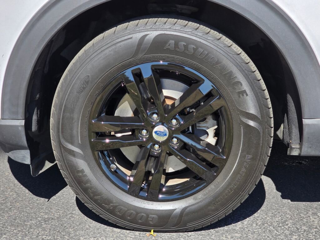 Used 2020 Ford Explorer XLT w/ Class III Trailer Tow Package image 11