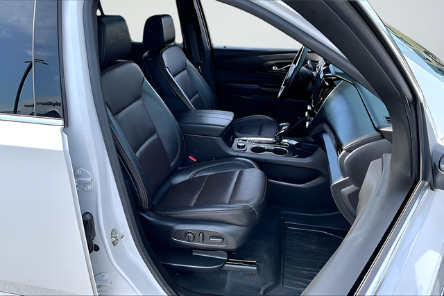 Used 2023 Chevrolet Traverse High Country FWD image 27