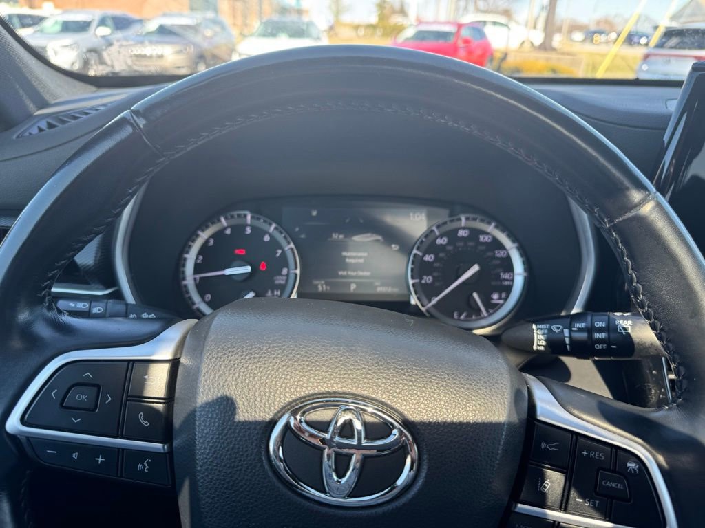 Used 2022 Toyota Highlander XSE image 16