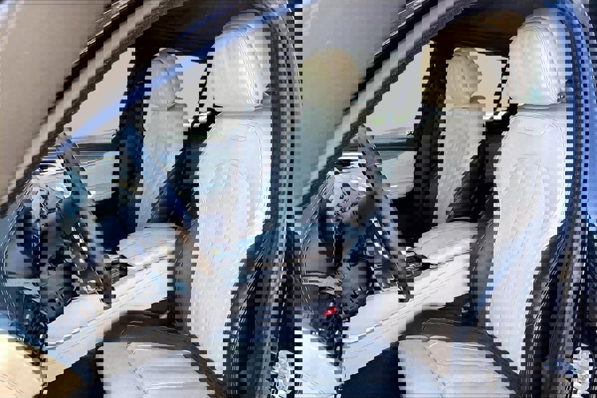 Used 2019 BMW X6 xDrive50i w/ M Sport Package image 25