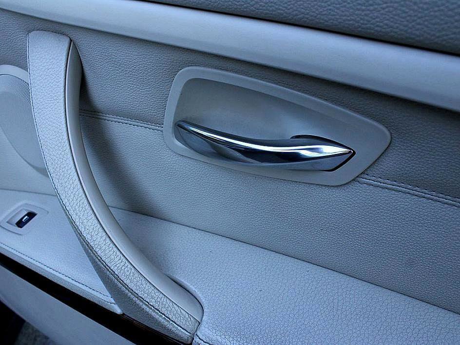 Used 2013 BMW 335i Convertible w/ M Sport Pkg image 17