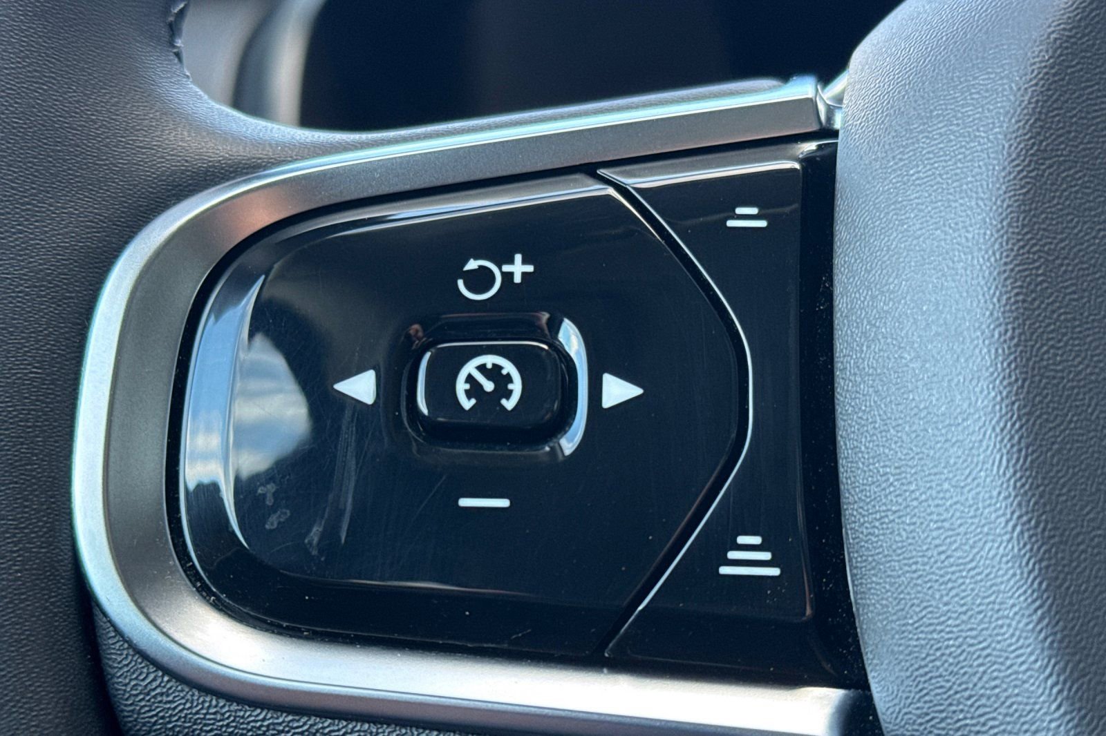 Used 2024 Volvo XC90 T8 Plus w/ Protection Package Premier image 28