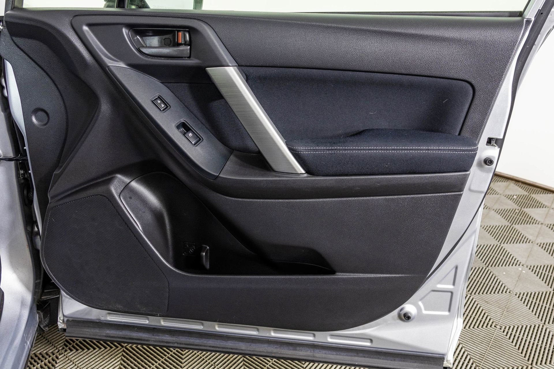 Used 2015 Subaru Forester 2.5i w/ Alloy Wheel Package image 43