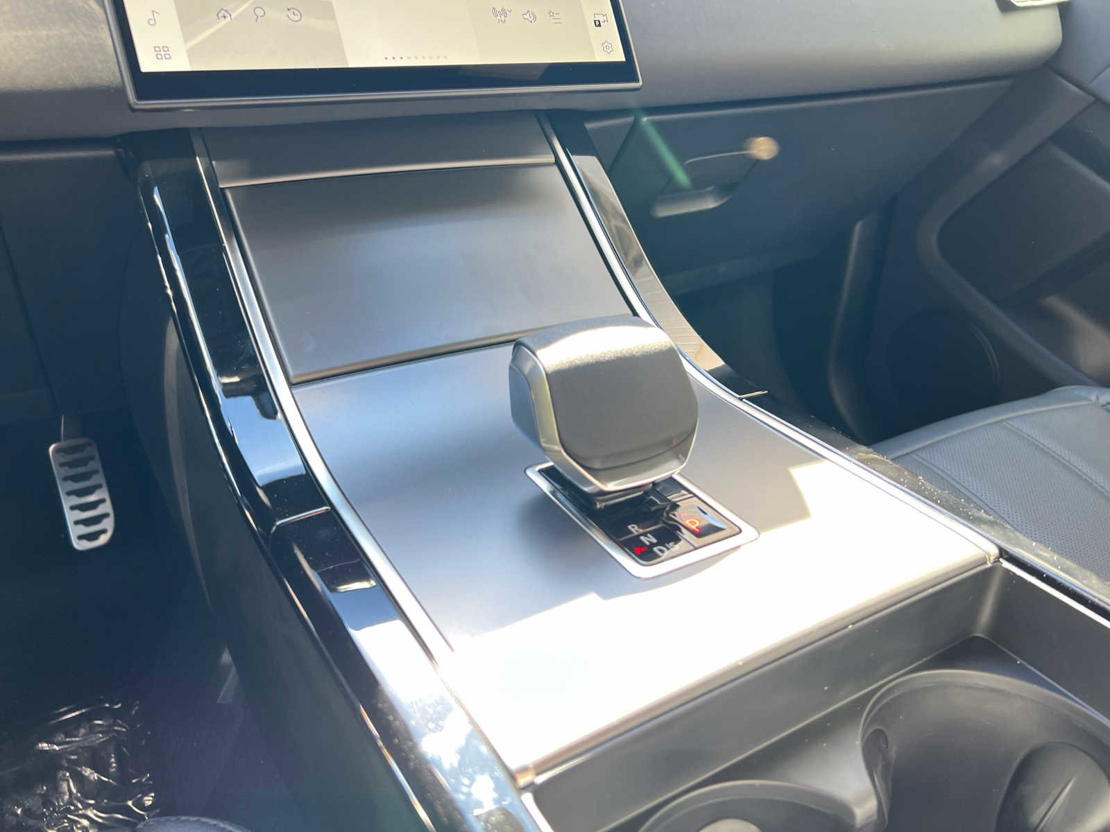 Used 2025 Land Rover Range Rover Evoque Dynamic SE image 9