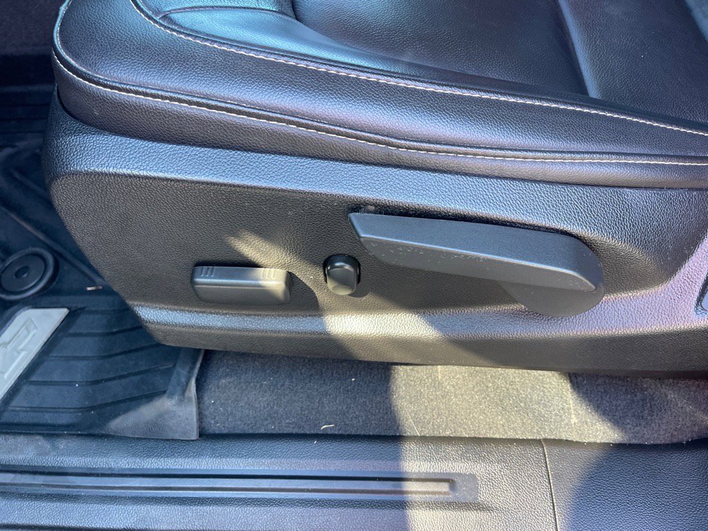 Used 2021 Chevrolet Colorado Z71 w/ Z71 Midnight Edition image 9