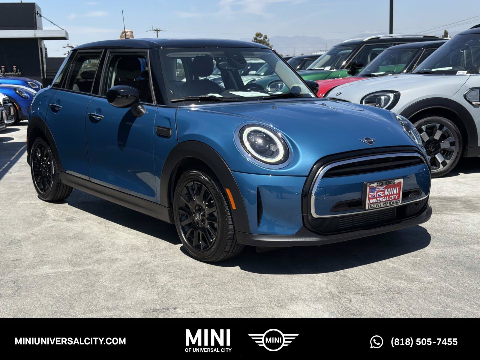 Used 2023 MINI Cooper 4-Door Hardtop w/ Premium Package FWD image 1