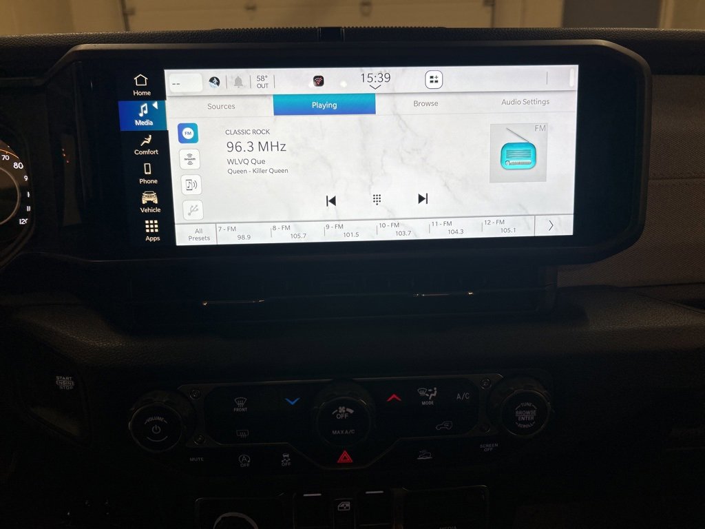 Used 2025 Jeep Gladiator Sport image 24